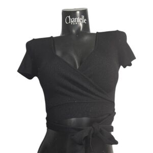 Elegant Black Crop Top With Tiearound Waist